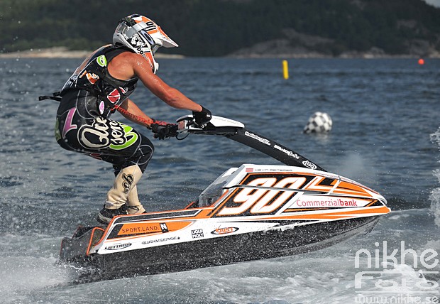 90_6832.jpg